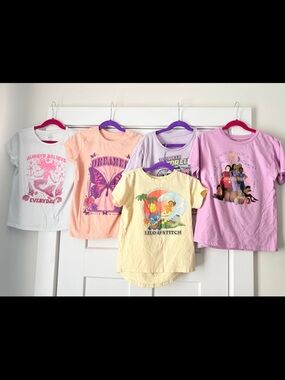 Girls graphic tee bundle- size M (7/8)